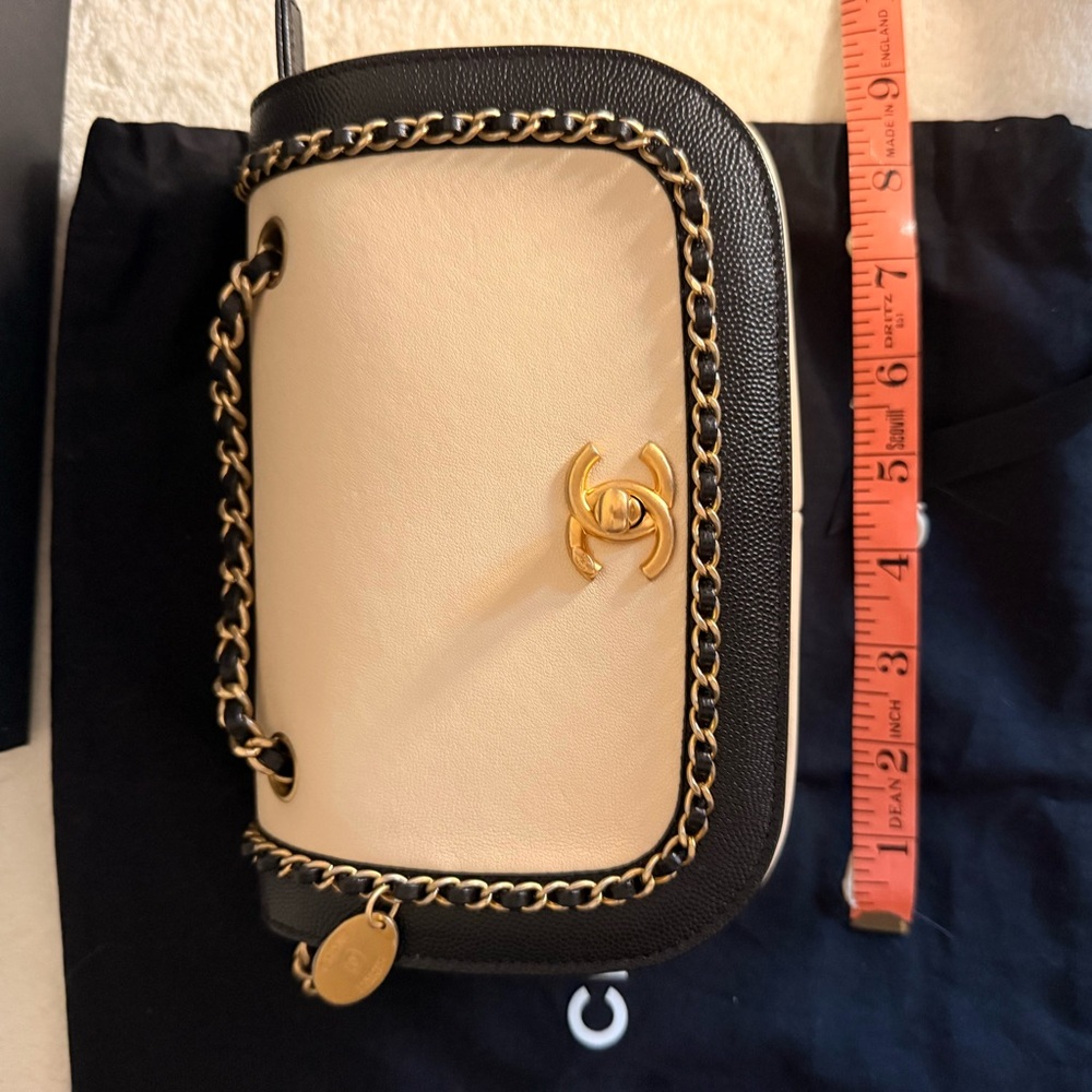 Chanel Lovely Chains Small Flap Bag Beige and Black - Picture 15 of 16